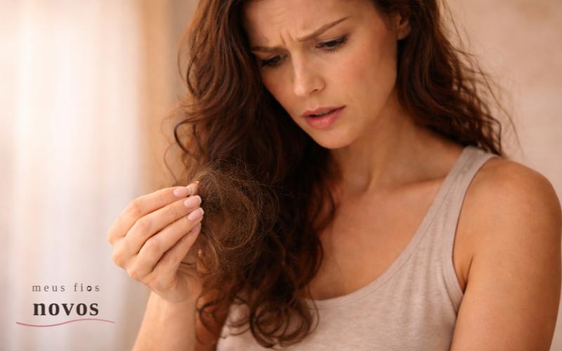 Queda de cabelo repentina: o que pode causar e quando investigar